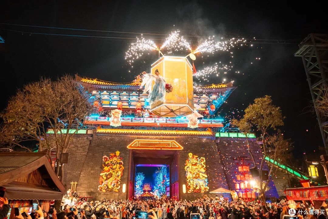 碳水王炸、夜宵天花板,这座松弛的古都就这么轻松地俘获了我的胃