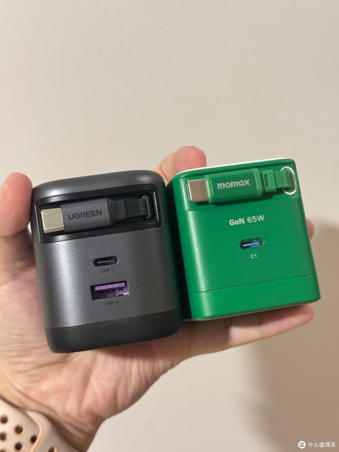 出差随身刚需!65W自带线快充头实测对比