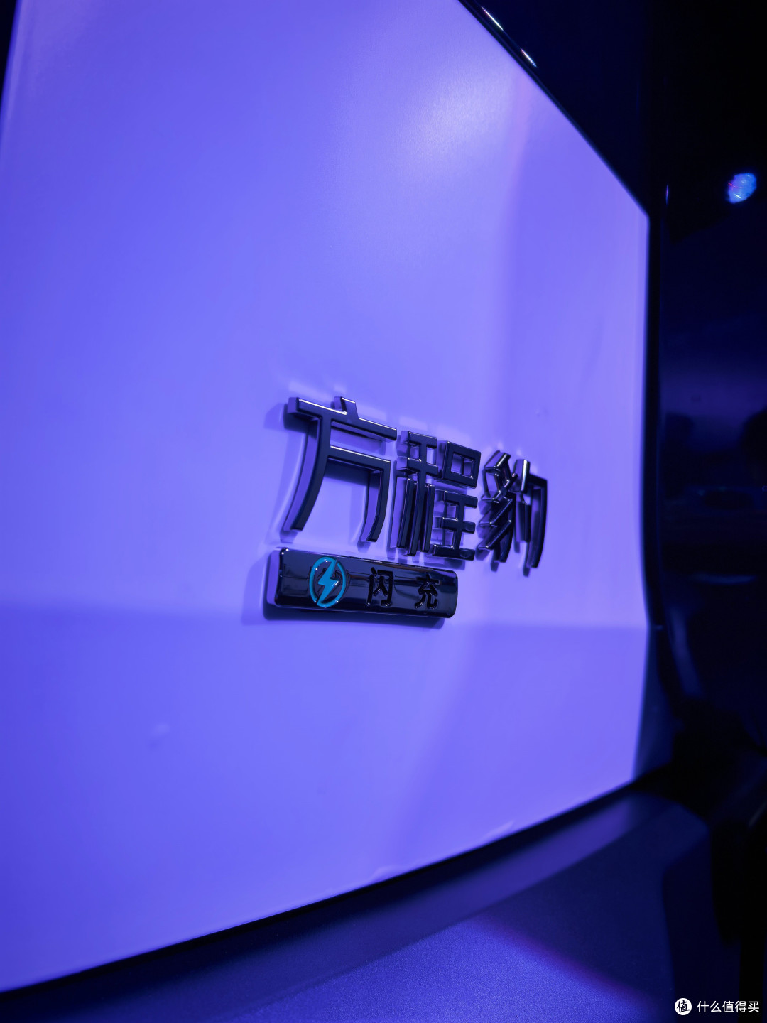 “闪充+方盒子”的降维打击:方程豹钛7 EV用19.98万改写纯电SUV