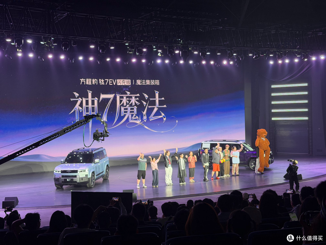 “闪充+方盒子”的降维打击:方程豹钛7 EV用19.98万改写纯电SUV