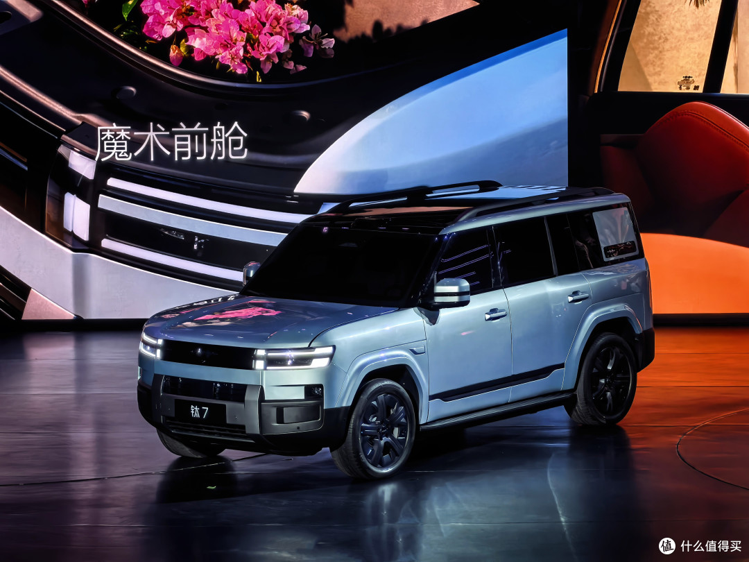 “闪充+方盒子”的降维打击:方程豹钛7 EV用19.98万改写纯电SUV