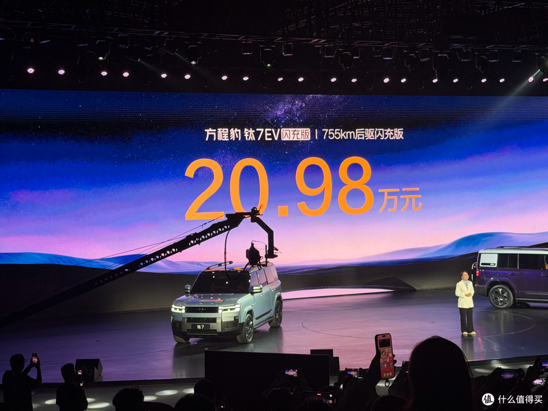 “闪充+方盒子”的降维打击:方程豹钛7 EV用19.98万改写纯电SUV