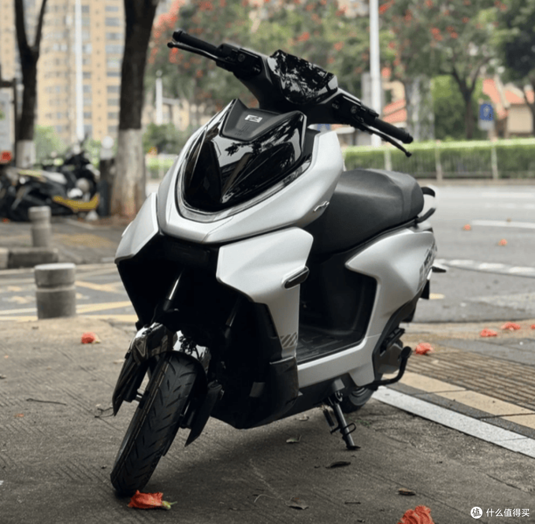 极核AE4 、九号M395C Max、小牛NX马拉松对比:6000电摩谁更值?
