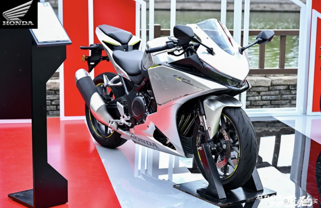 四缸摩托,2万多和4万多,你会选春风500SR 还是本田CBR500R?