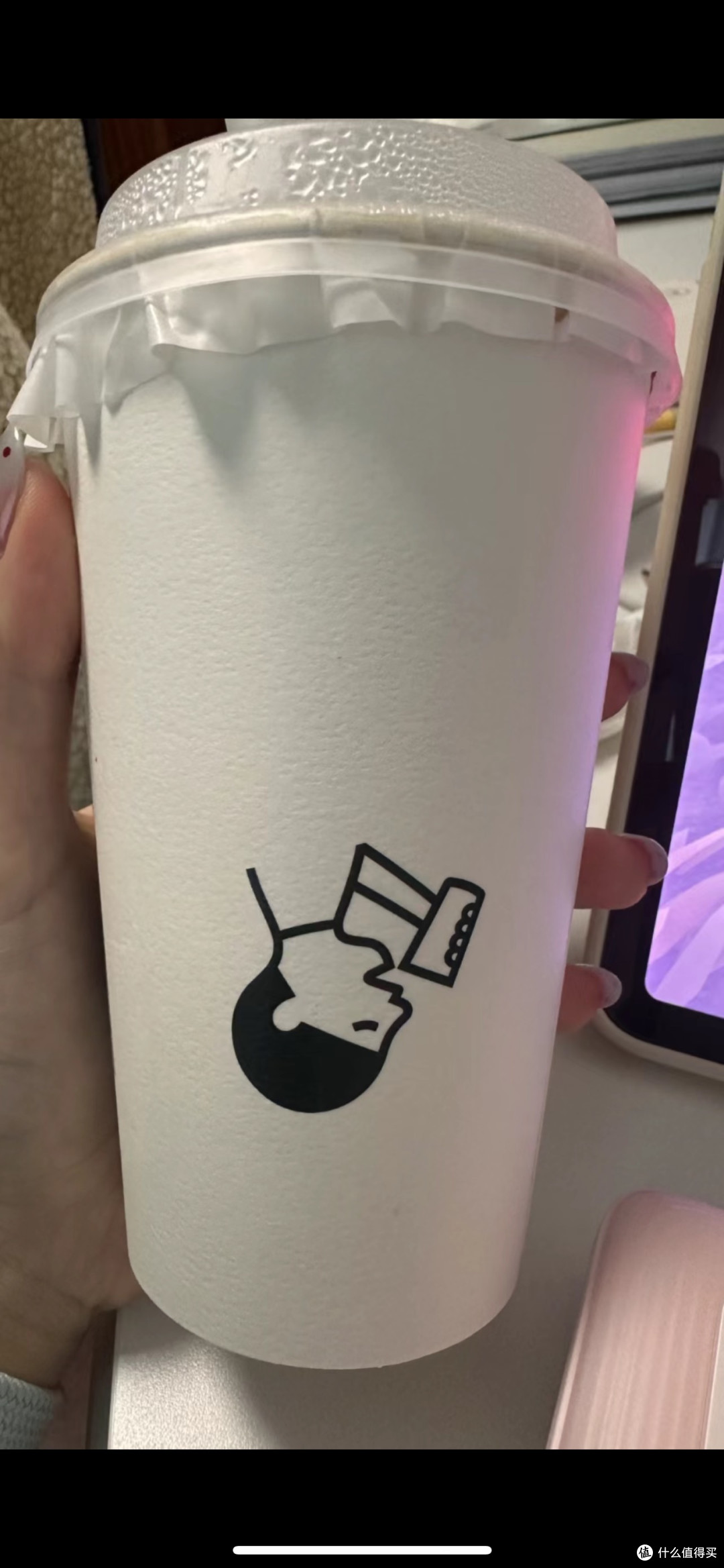喜茶LOGO半夜练倒立?官方回应笑不活了!