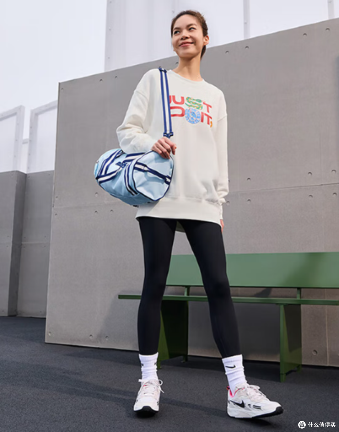 你喜欢女生把瑜伽裤当日常穿吗?聊点真实的,也顺便种点好物
