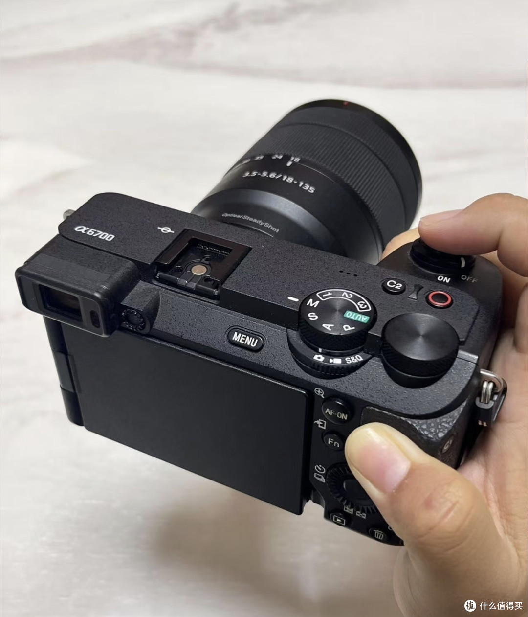 索尼A6700：轻便半画幅相机