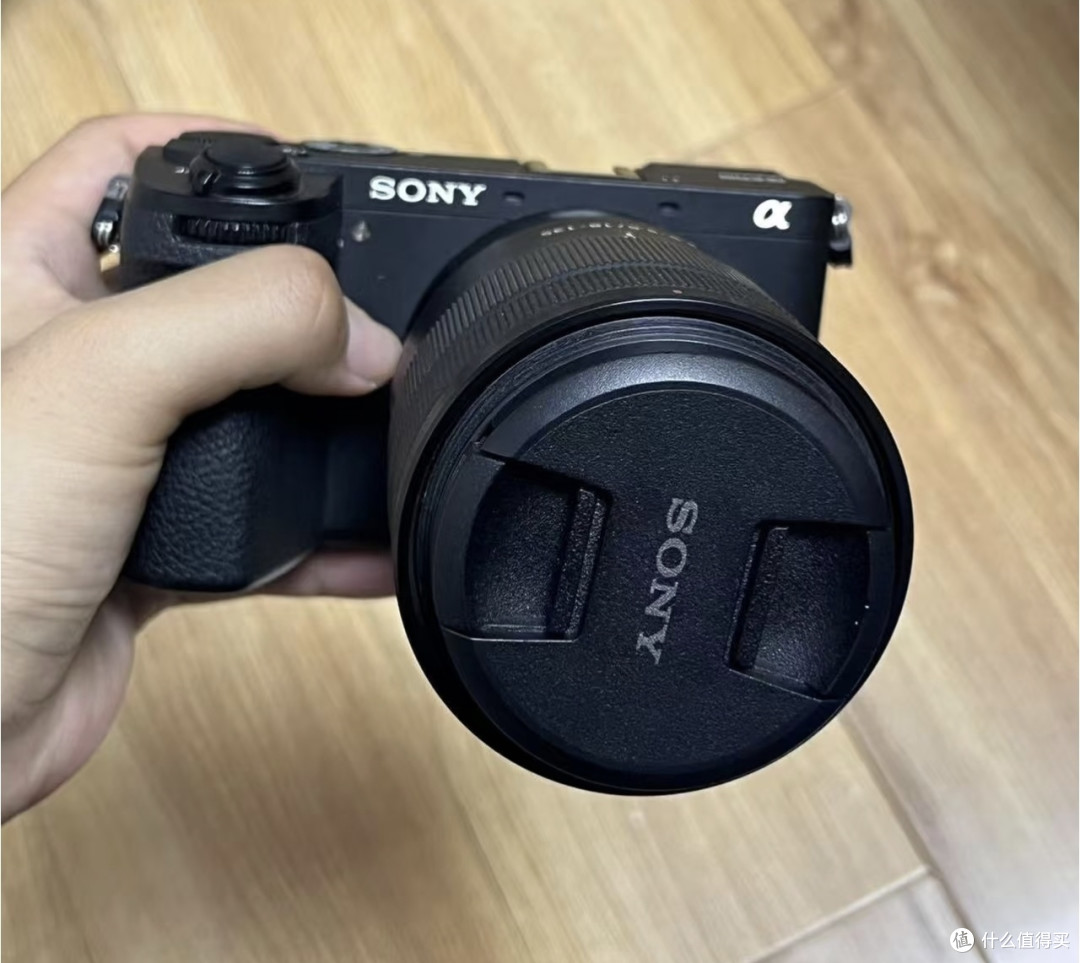 索尼A6700：轻便半画幅相机