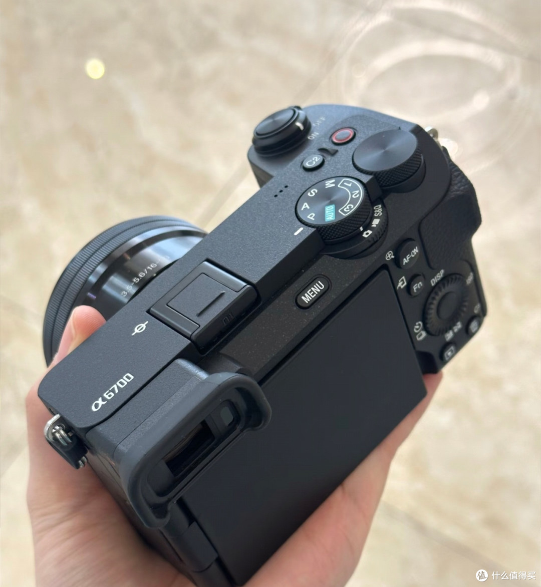 索尼A6700:新手摄影入门之选