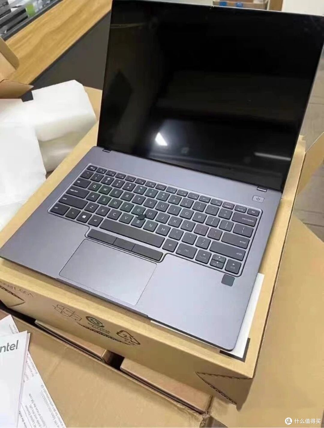 海鲜市场大量流出NUC P14E笔记本准系统,500 3K屏幕+雷电4