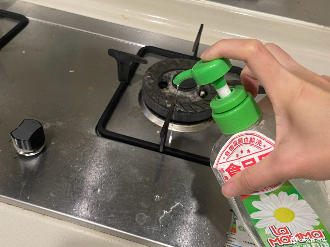 洗洁精过期但不“过气”，擦灶台比专用清洁剂还管用！