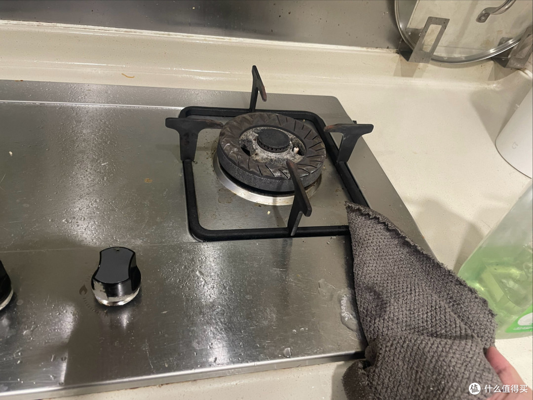 洗洁精过期但不“过气”，擦灶台比专用清洁剂还管用！