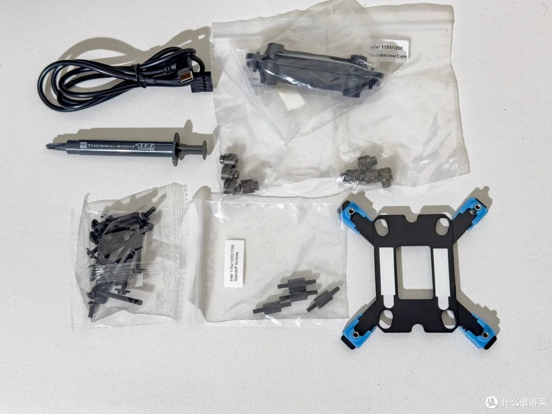 DIY双屏机箱,水冷散热器可直接播放视频,颜值夯爆了