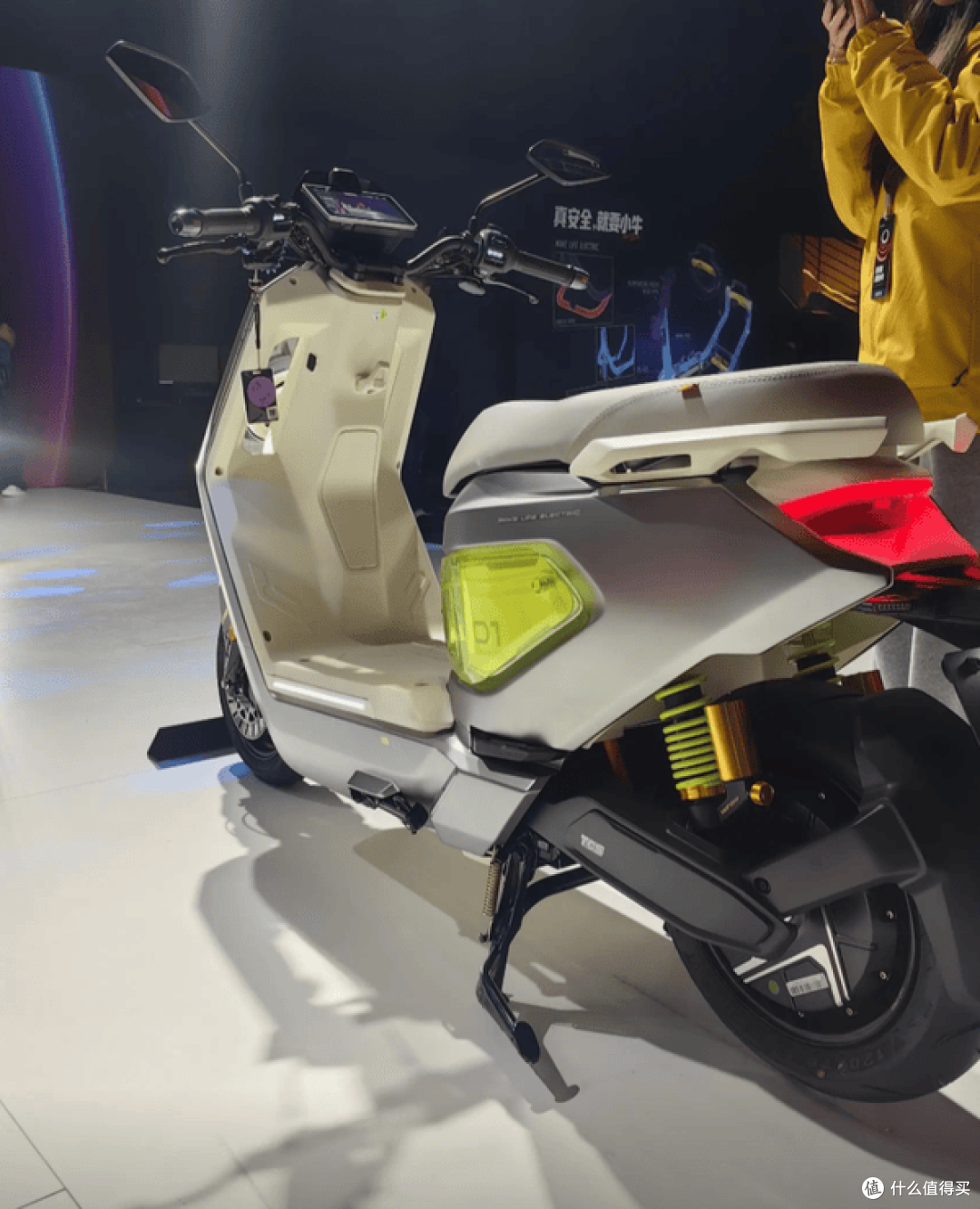 小牛NX2对比九号q3:7000级电摩和3000级电轻摩谁更香?