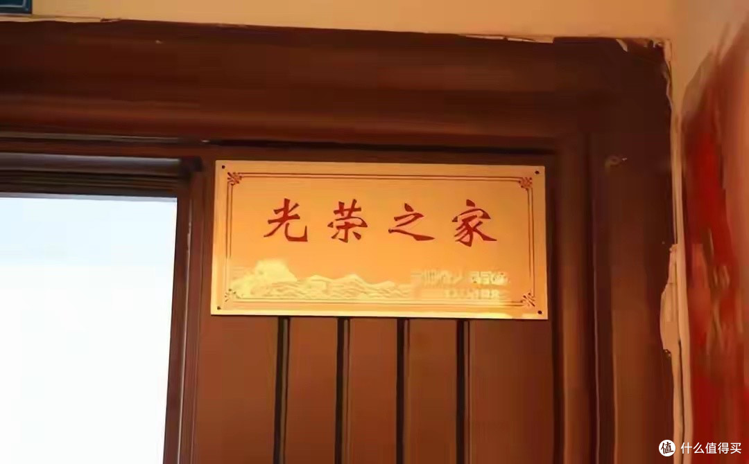 国家给退伍军人发放的光荣牌,到底有多贵重?看制作材料或许就懂