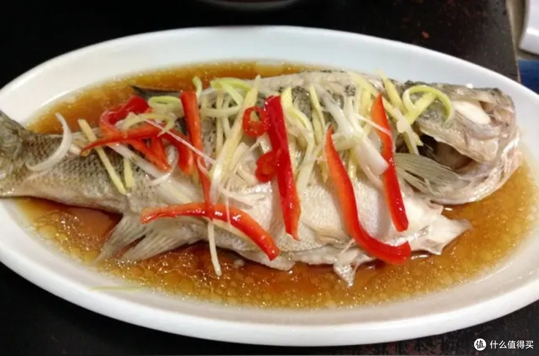 清蒸鲈鱼：鲜从蒸来，一味定乾坤