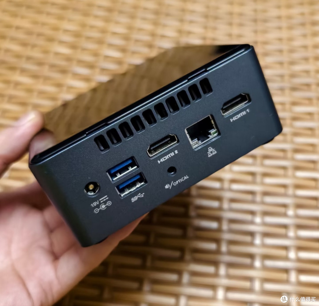 捡漏天花板 英特尔NUC NAS专用