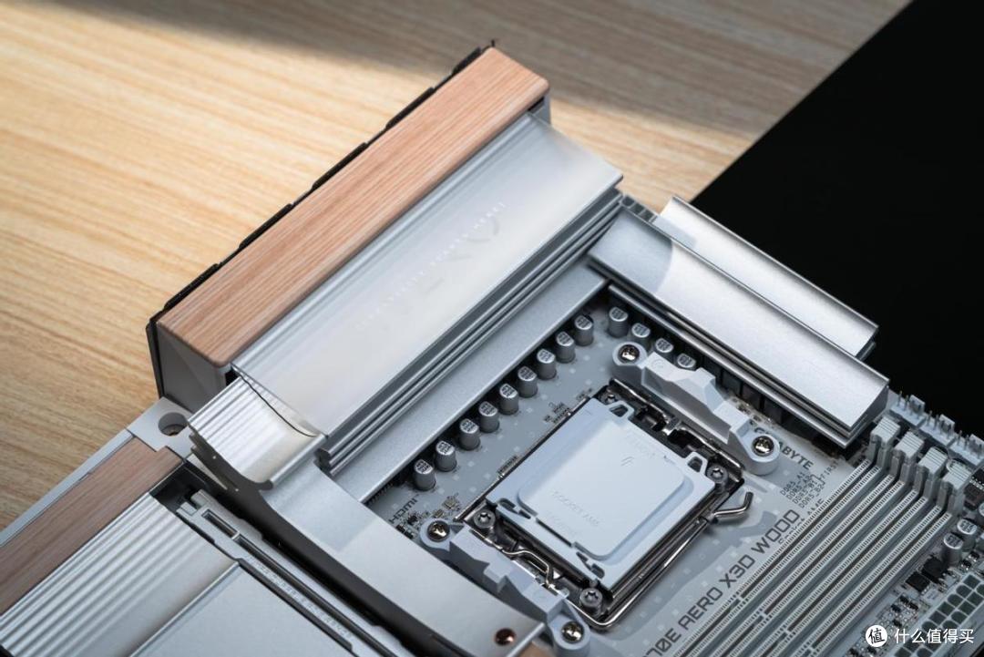 实木之下藏着X3D特调——技嘉X870E AERO X3D WOOD主板