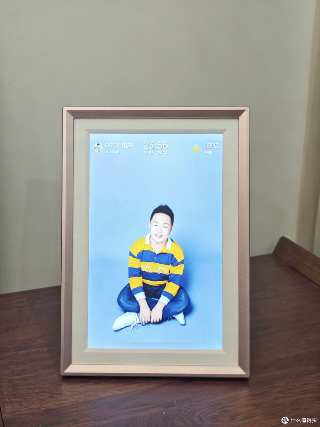 把思念装进口袋，并放在床头：ARZOPA D10数码相框使用体验。