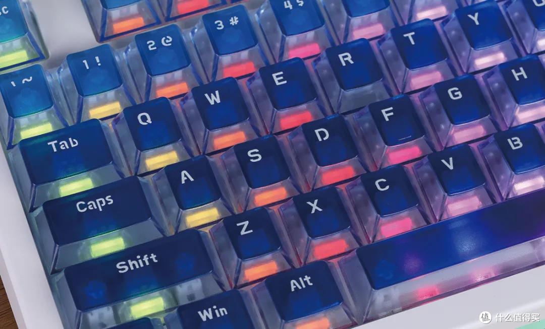 黑爵AK820 V2 PRO多模机械键盘：300多元就拥有智屏+热插拔+双8K