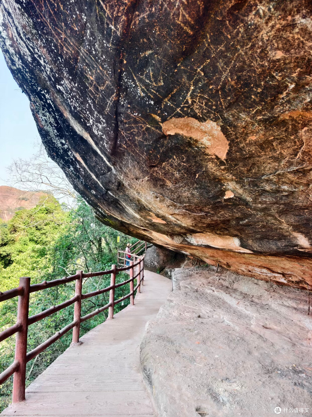 漫步丹霞山:山水相依美景
