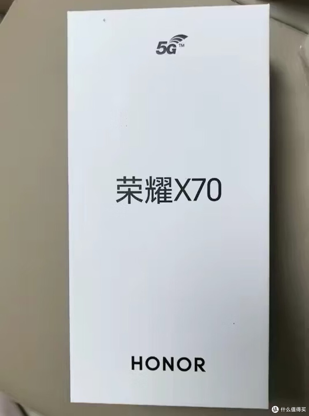 荣耀X70红色素皮版：千元机的质感与实用