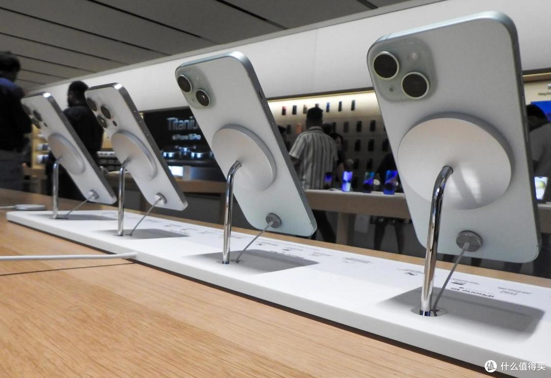 Pro彻底不香了?iPhone 17标准版销量第一,这次苹果真被打脸