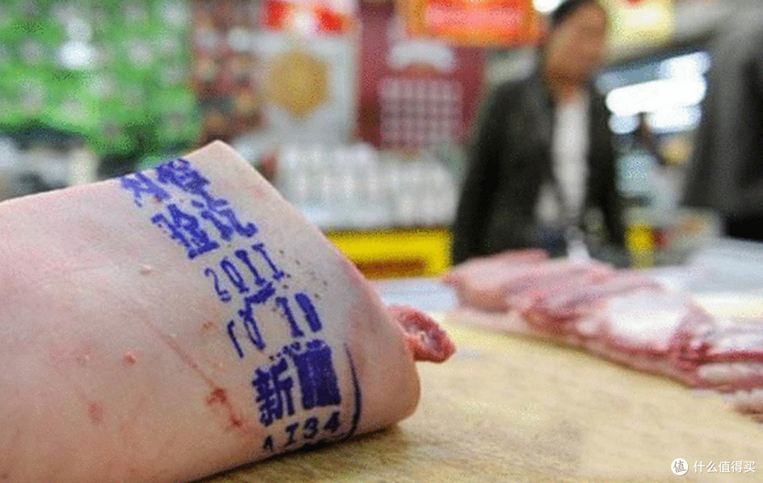 为什么猪肉有些盖红章?有些盖蓝章?终于有答案了!