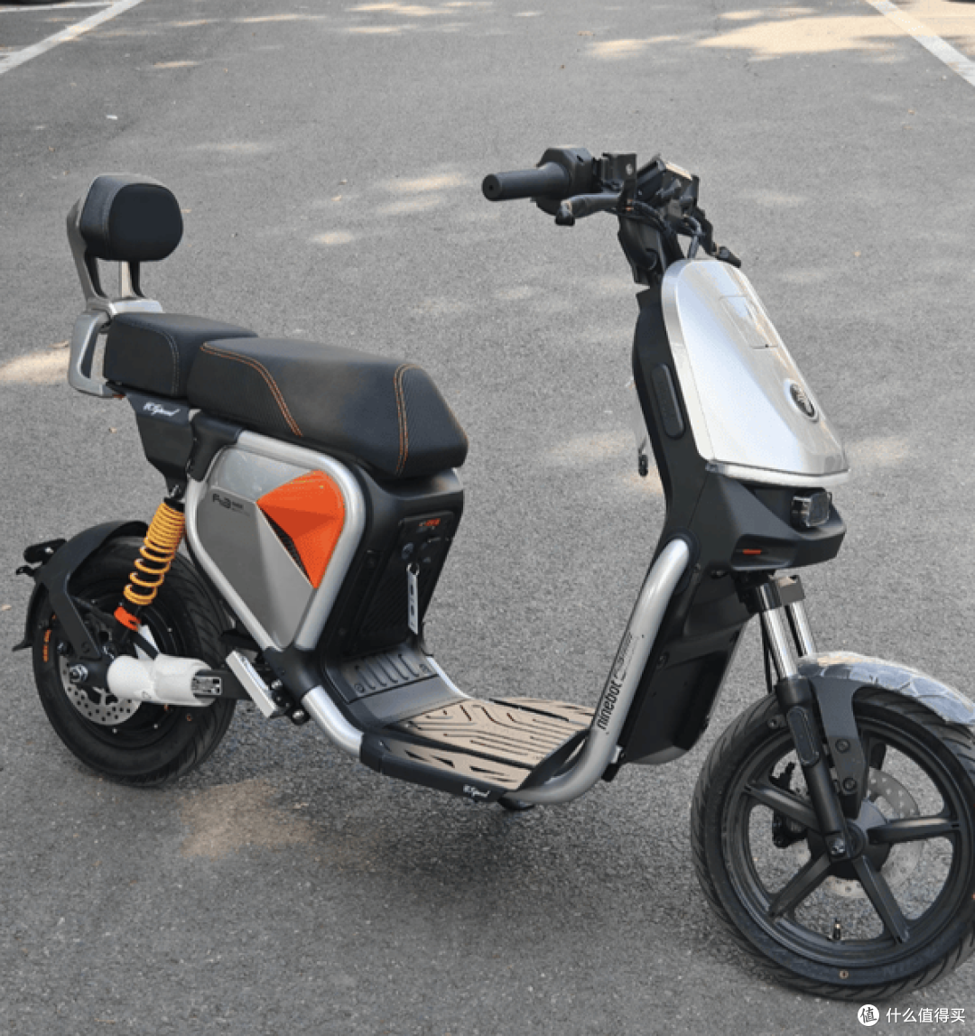 3000W电机+6299元!九号M395C闪骑版到底有多猛?