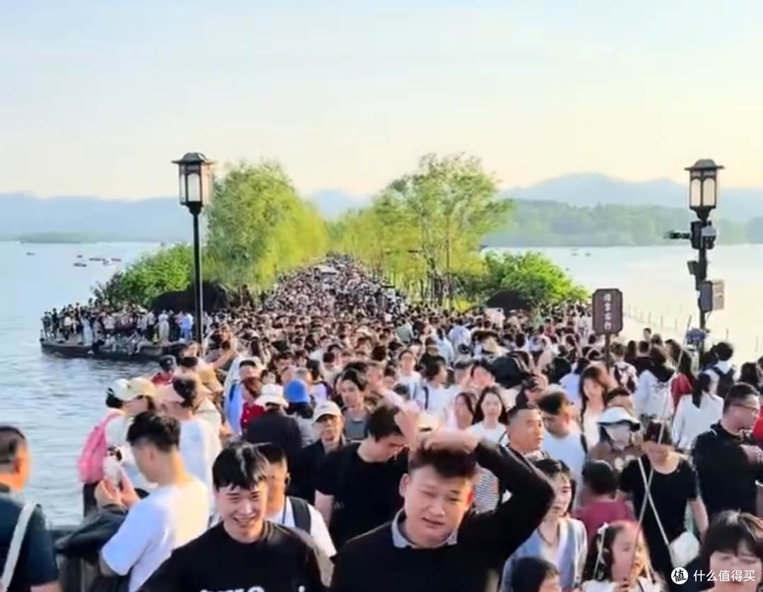 2026年五一“堵王”封神榜:十大最堵景点,你都去了哪里?
