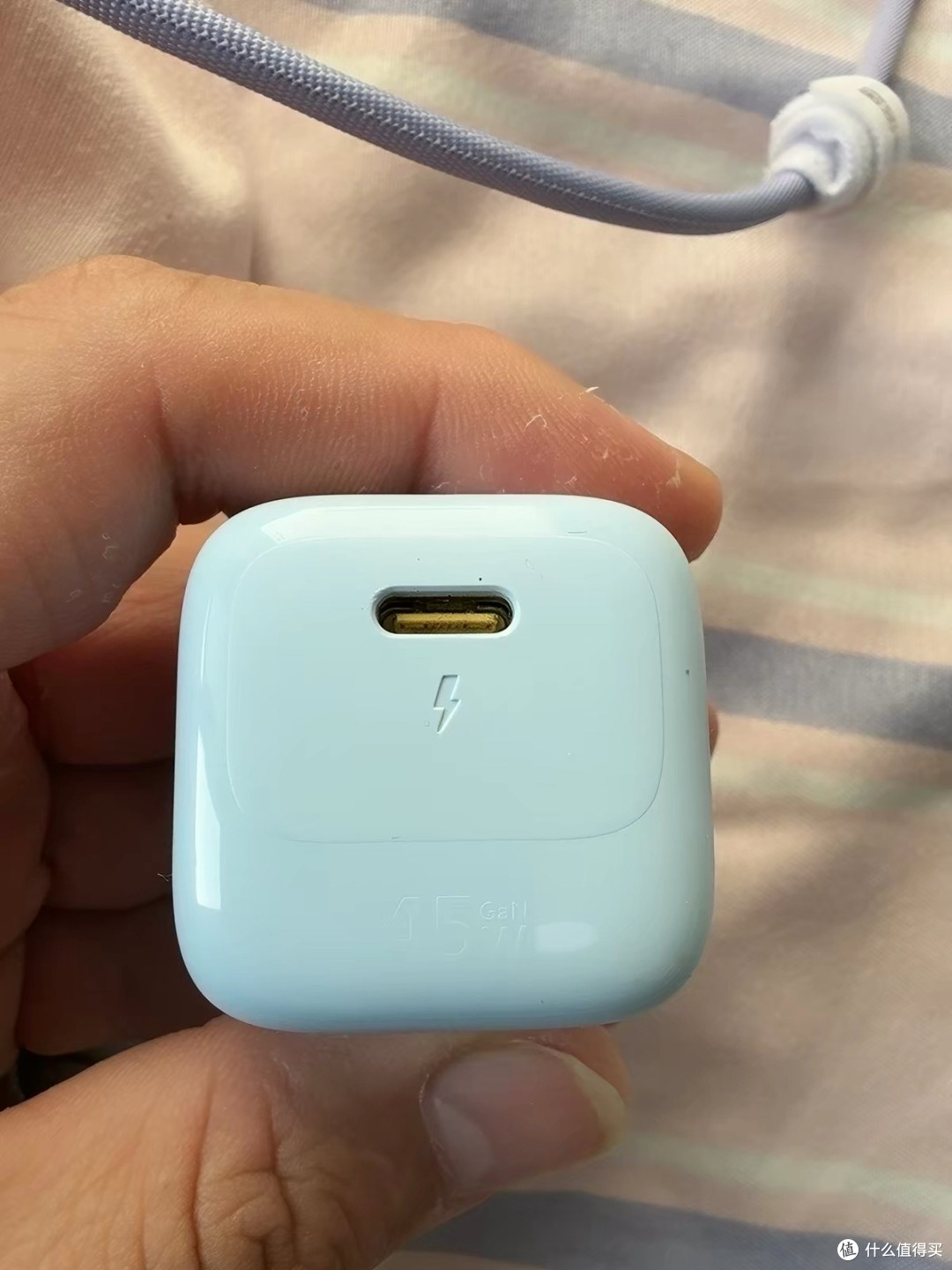 倍思小冰充氮化镓充电器出差体验:告别电量焦虑与烫手烦恼