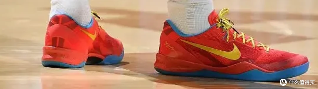 【NBA每日上脚】穿复古慢跑鞋打季后赛？NB夯爆了！