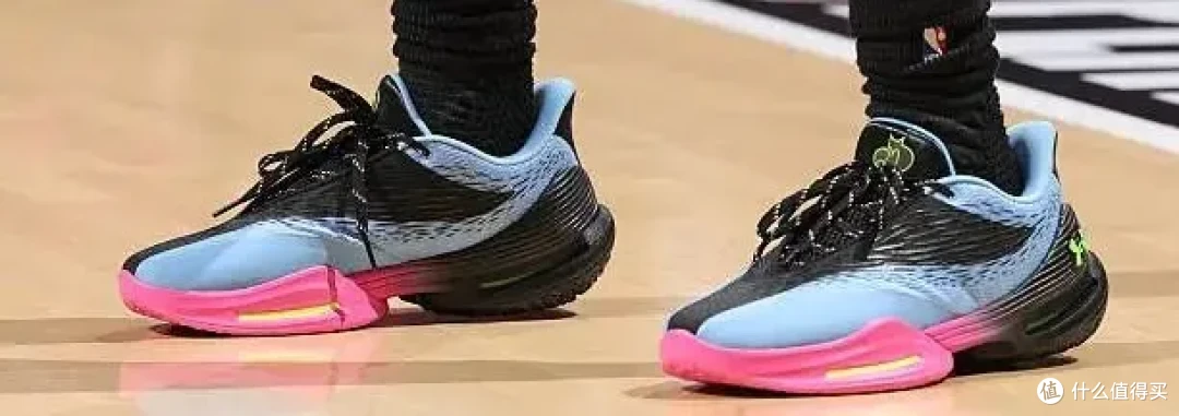 【NBA每日上脚】穿复古慢跑鞋打季后赛？NB夯爆了！