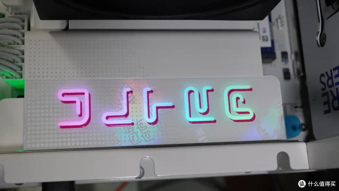 高颜值超旗舰主板 - 七彩虹iGame Z890 ULTRA-S W