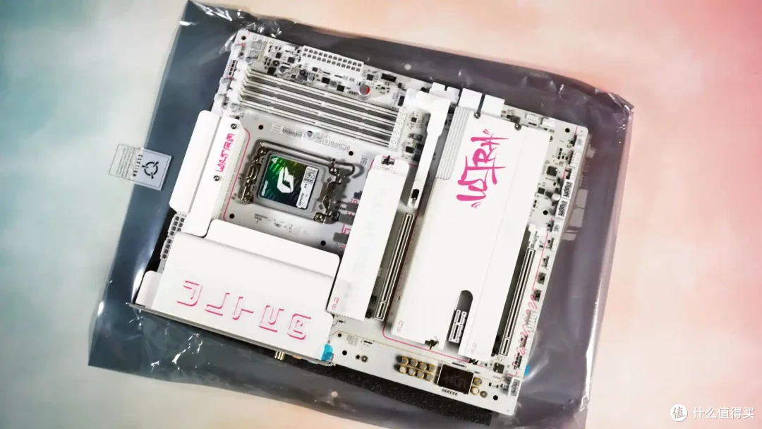 高颜值超旗舰主板 - 七彩虹iGame Z890 ULTRA-S W