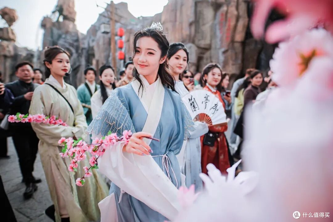 我“穿越了”！一不小心结了个婚，真被这个沉浸式古城“演”服了
