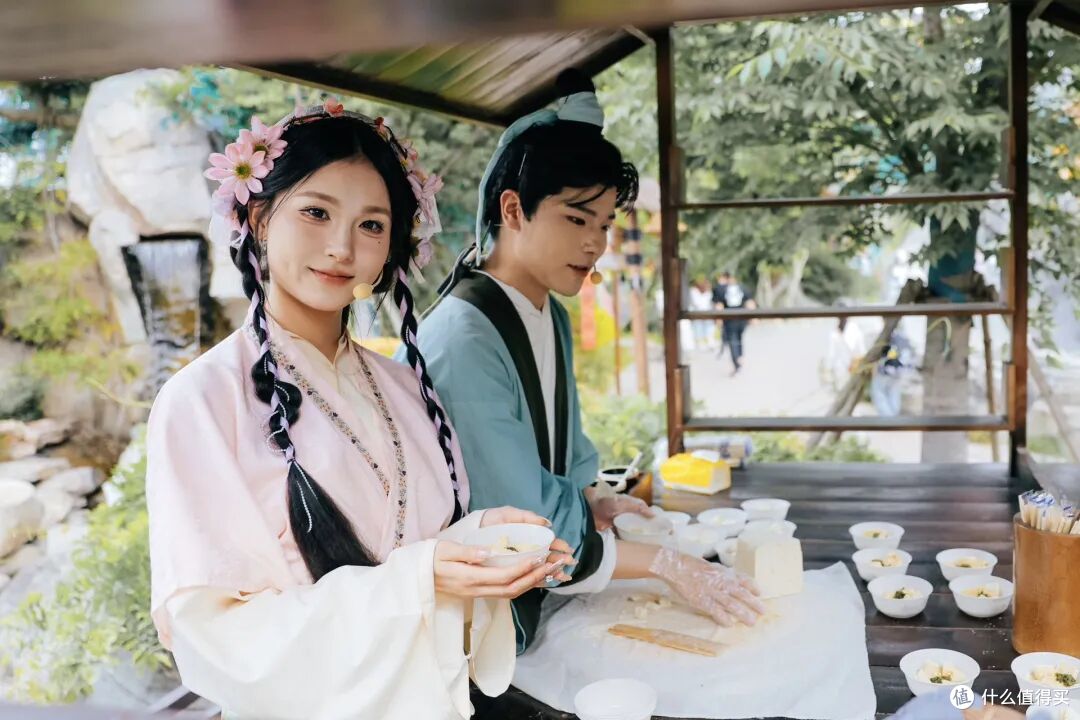 我“穿越了”！一不小心结了个婚，真被这个沉浸式古城“演”服了