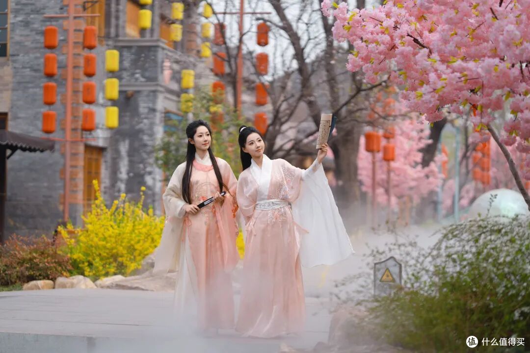 我“穿越了”！一不小心结了个婚，真被这个沉浸式古城“演”服了
