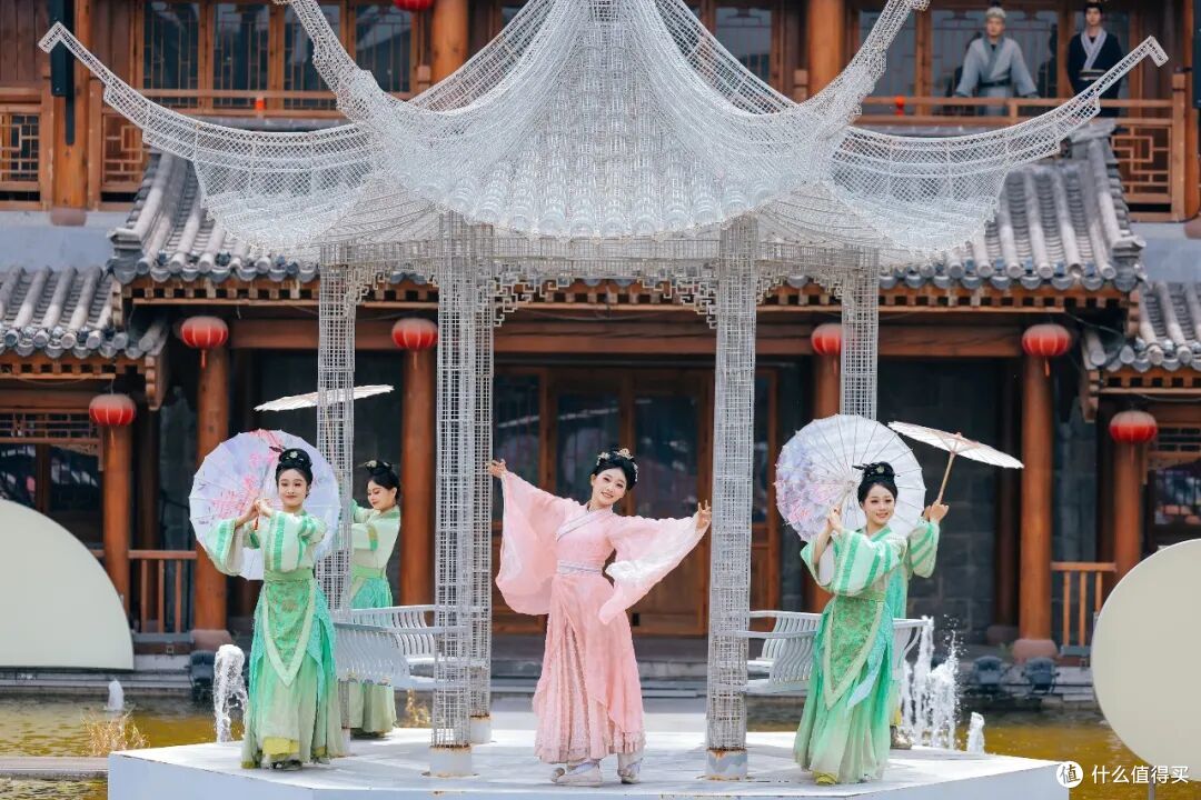 我“穿越了”！一不小心结了个婚，真被这个沉浸式古城“演”服了