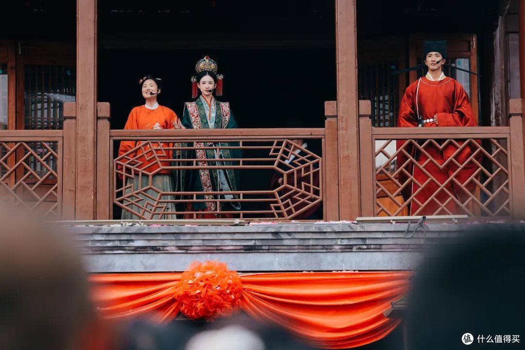 我“穿越了”！一不小心结了个婚，真被这个沉浸式古城“演”服了