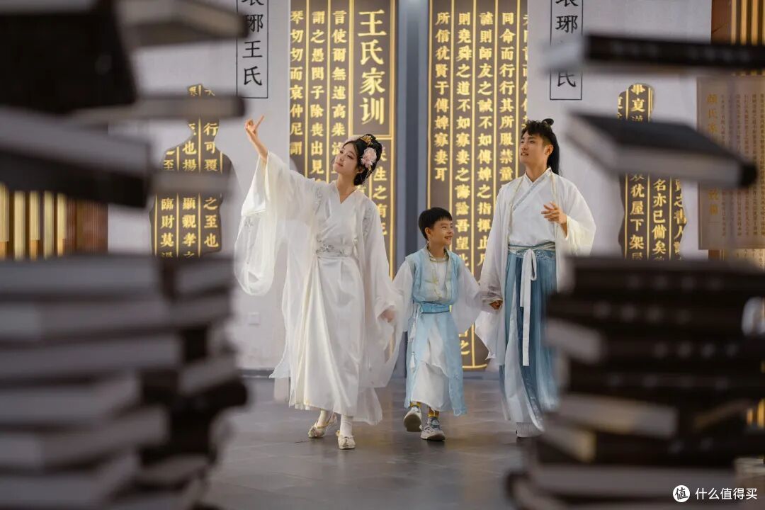 我“穿越了”！一不小心结了个婚，真被这个沉浸式古城“演”服了