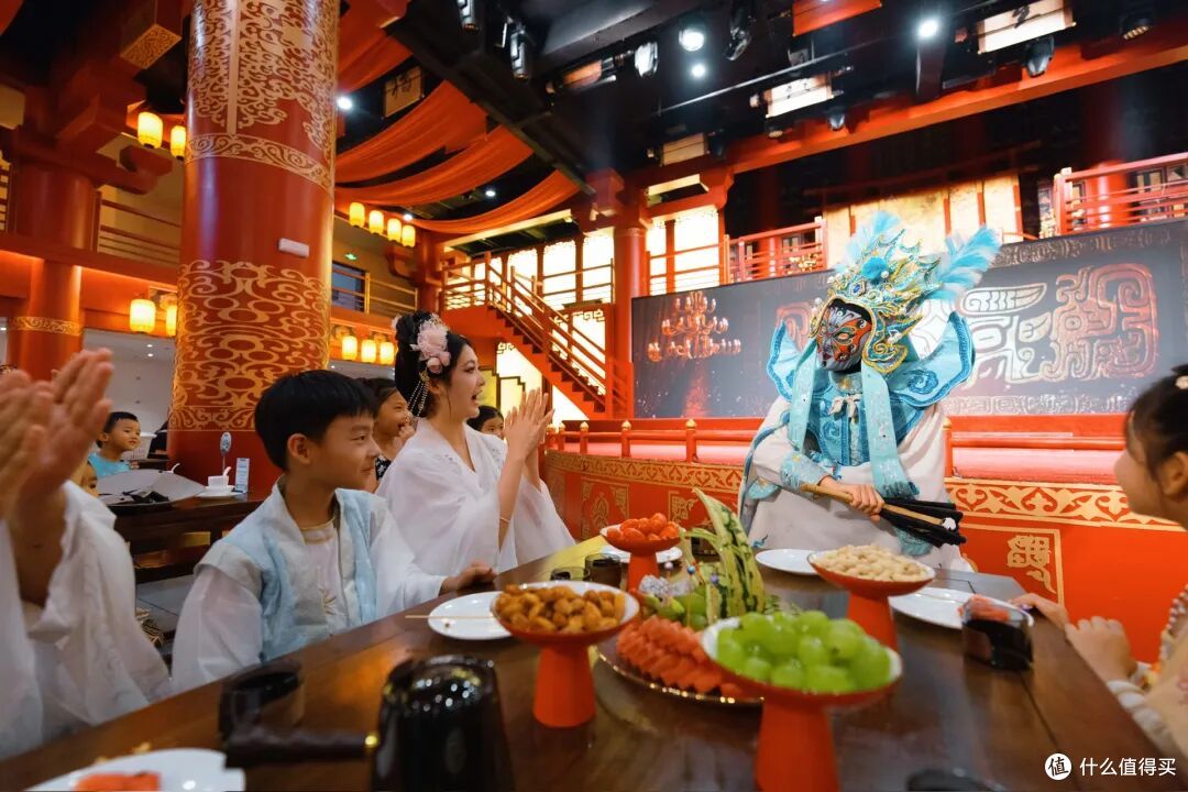 我“穿越了”！一不小心结了个婚，真被这个沉浸式古城“演”服了