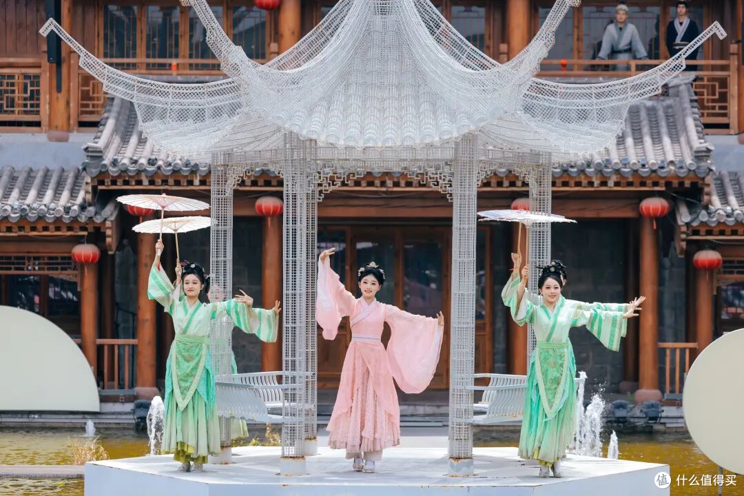 我“穿越了”！一不小心结了个婚，真被这个沉浸式古城“演”服了