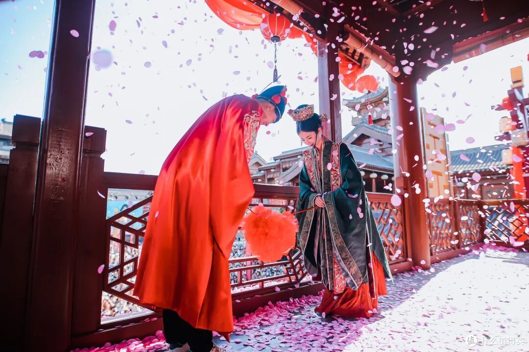 我“穿越了”！一不小心结了个婚，真被这个沉浸式古城“演”服了