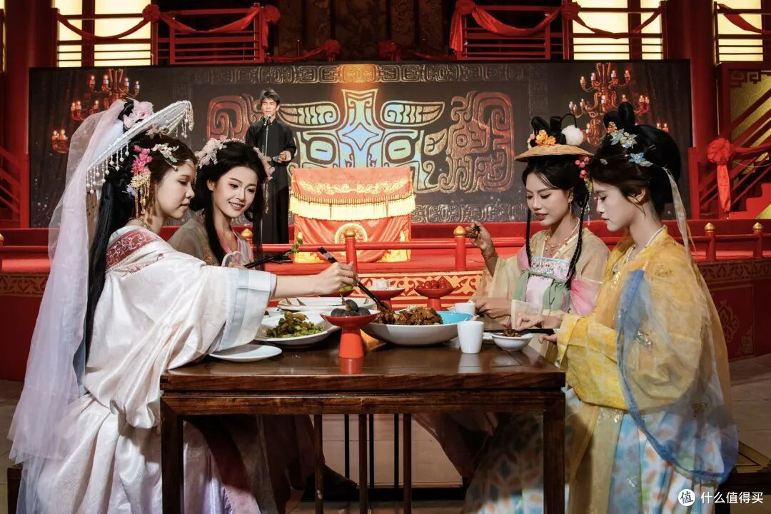 我“穿越了”！一不小心结了个婚，真被这个沉浸式古城“演”服了