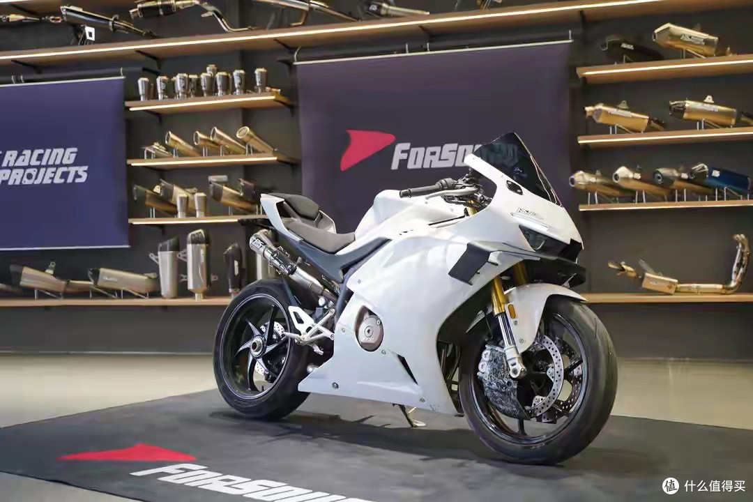 拿下四缸快乐!张雪 500RR+RS/FS 定制排气,日常骑行太治愈