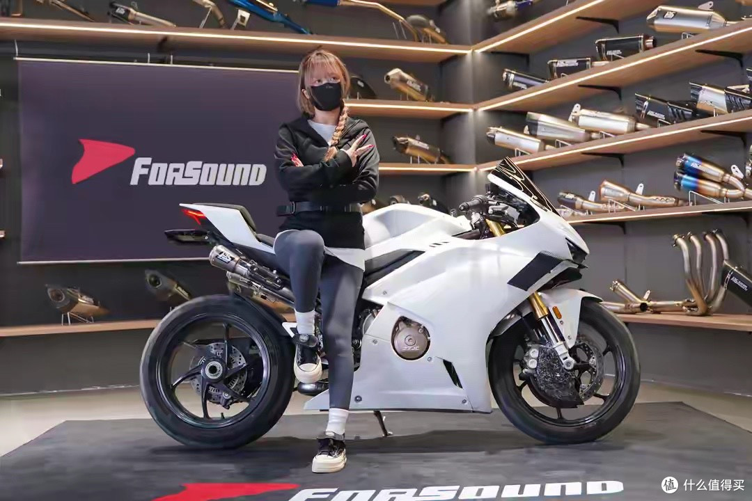 拿下四缸快乐!张雪 500RR+RS/FS 定制排气,日常骑行太治愈