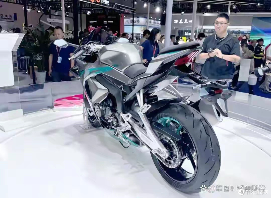 凯越650RR马力多40匹，为啥销量连张雪500RR的尾灯都看不到？