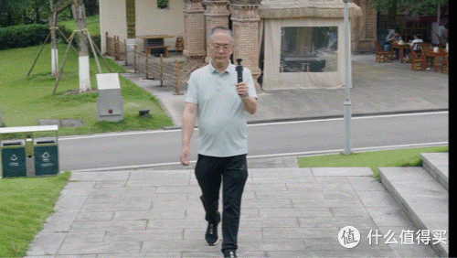 万字长文带你榨干大疆 Pocket 4:新手也能拍出专业感的设置攻略