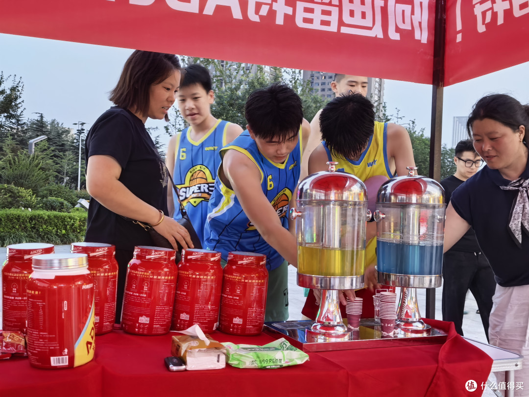 夏训大强度跑步,如何“补水补电”?三类跑者试试阿迪雷特能量粉